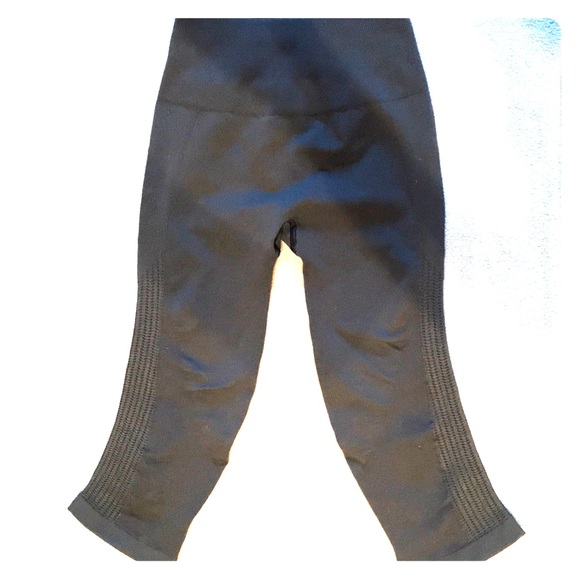 lululemon athletica Pants - EUC Lululemon Charcoal Gray Crops
